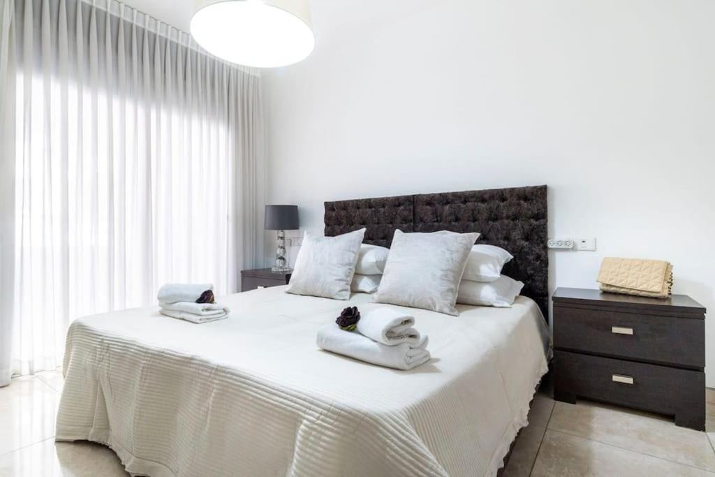 Luxury 3 Bedroom Apt, Harav Kook7 Jerusalem Exteriör bild