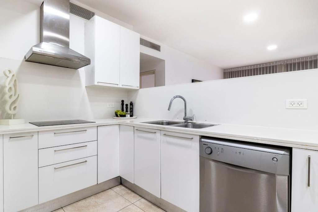 Luxury 3 Bedroom Apt, Harav Kook7 Jerusalem Exteriör bild
