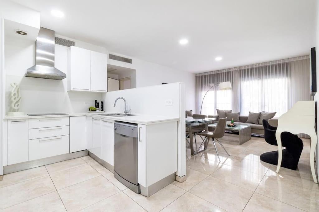 Luxury 3 Bedroom Apt, Harav Kook7 Jerusalem Exteriör bild