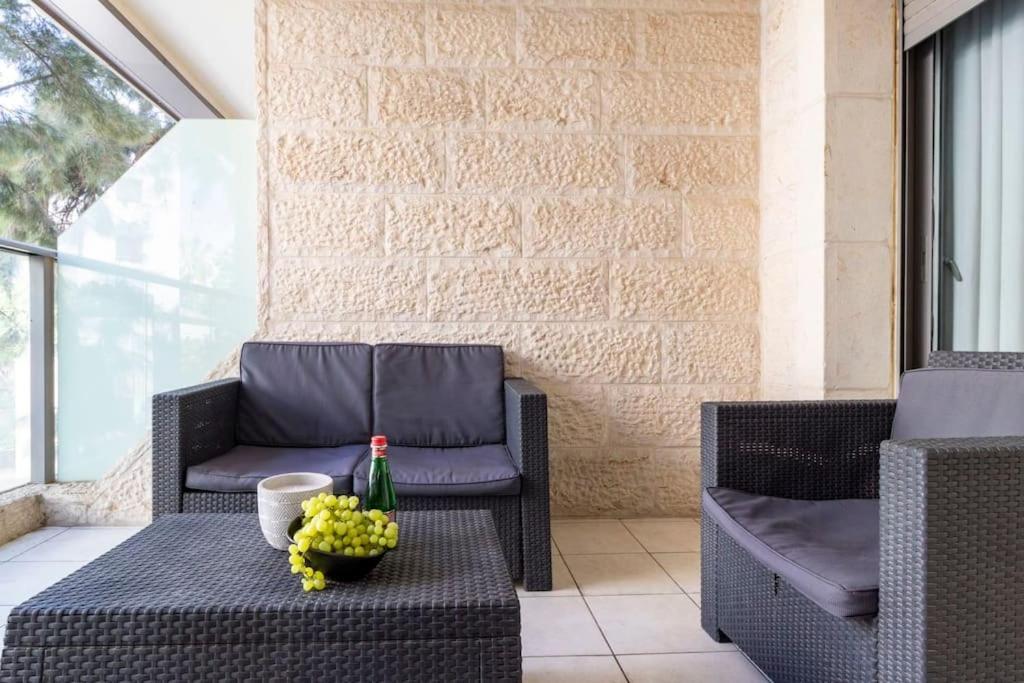 Luxury 3 Bedroom Apt, Harav Kook7 Jerusalem Exteriör bild