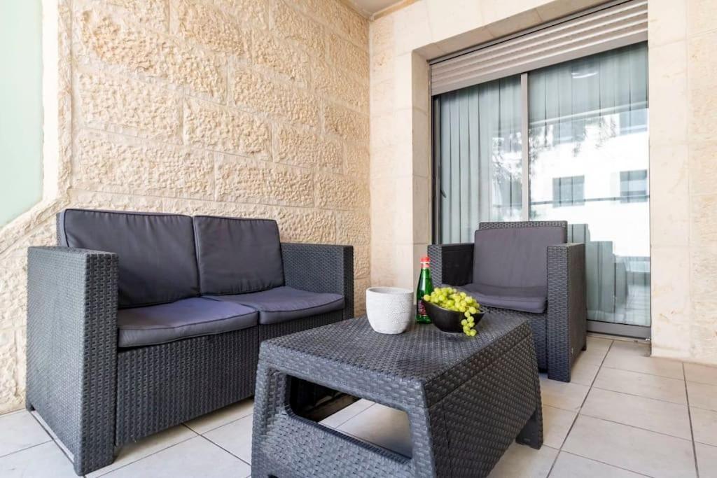 Luxury 3 Bedroom Apt, Harav Kook7 Jerusalem Exteriör bild