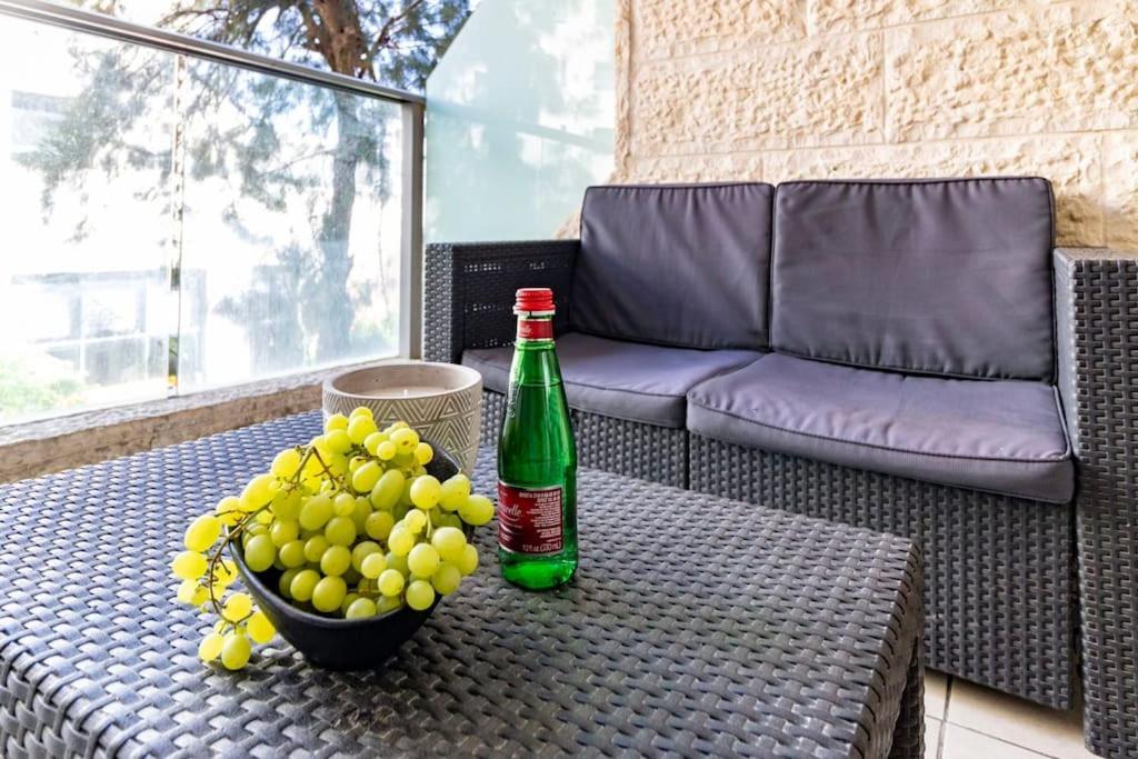 Luxury 3 Bedroom Apt, Harav Kook7 Jerusalem Exteriör bild