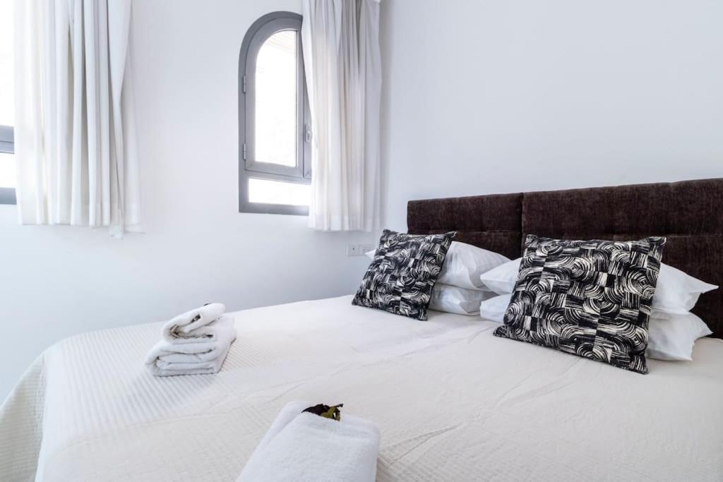 Luxury 3 Bedroom Apt, Harav Kook7 Jerusalem Exteriör bild
