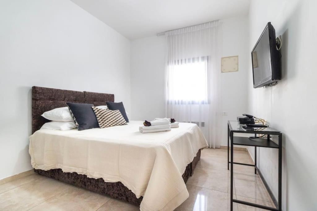 Luxury 3 Bedroom Apt, Harav Kook7 Jerusalem Exteriör bild