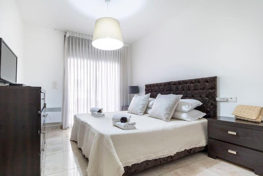 Luxury 3 Bedroom Apt, Harav Kook7 Jerusalem Exteriör bild