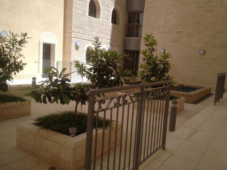 Luxury 3 Bedroom Apt, Harav Kook7 Jerusalem Exteriör bild