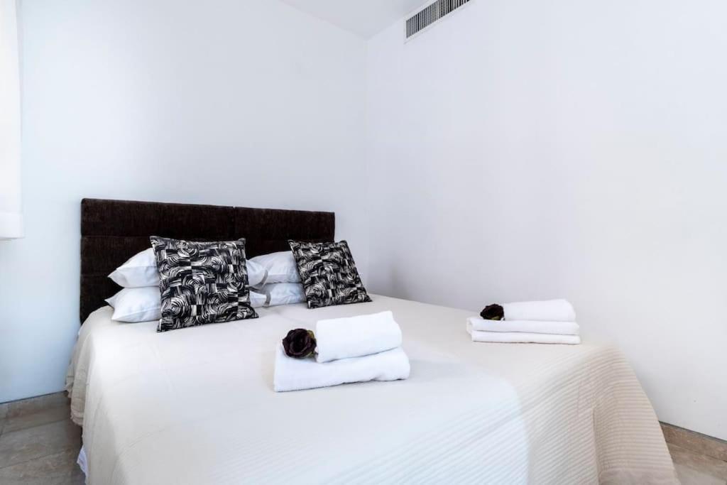 Luxury 3 Bedroom Apt, Harav Kook7 Jerusalem Exteriör bild