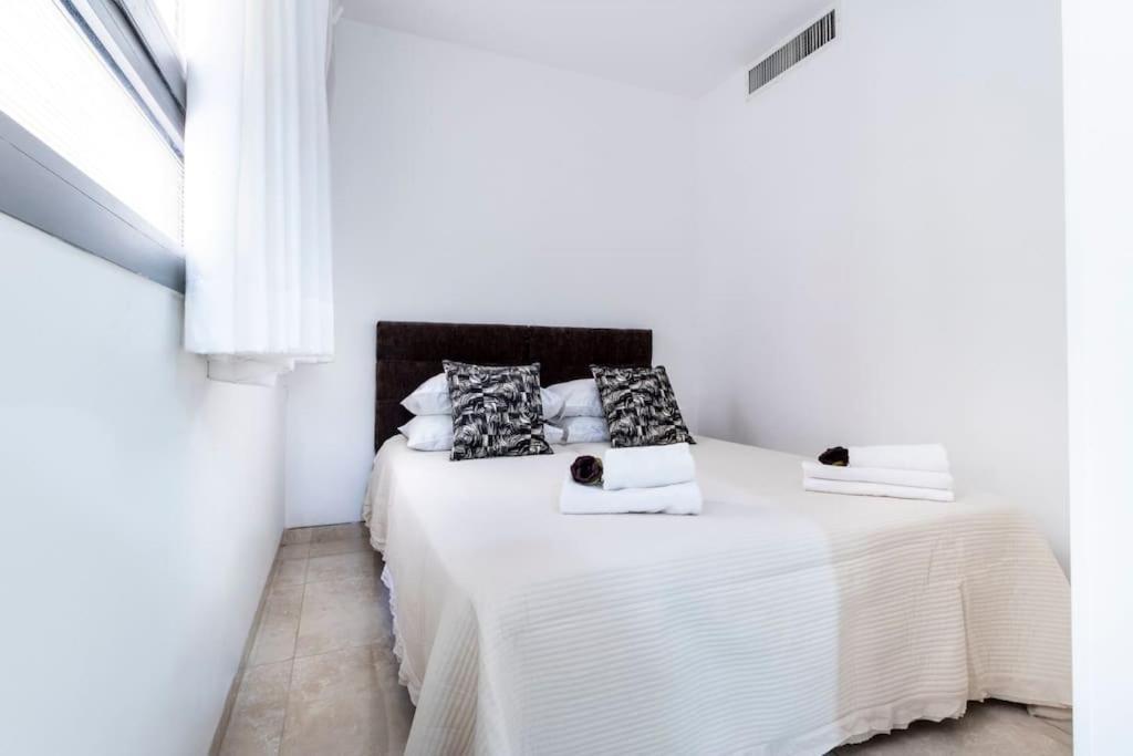 Luxury 3 Bedroom Apt, Harav Kook7 Jerusalem Exteriör bild