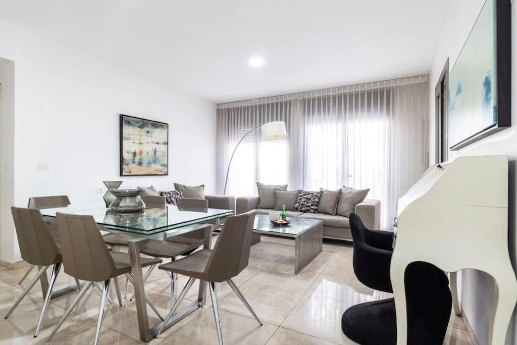 Luxury 3 Bedroom Apt, Harav Kook7 Jerusalem Exteriör bild